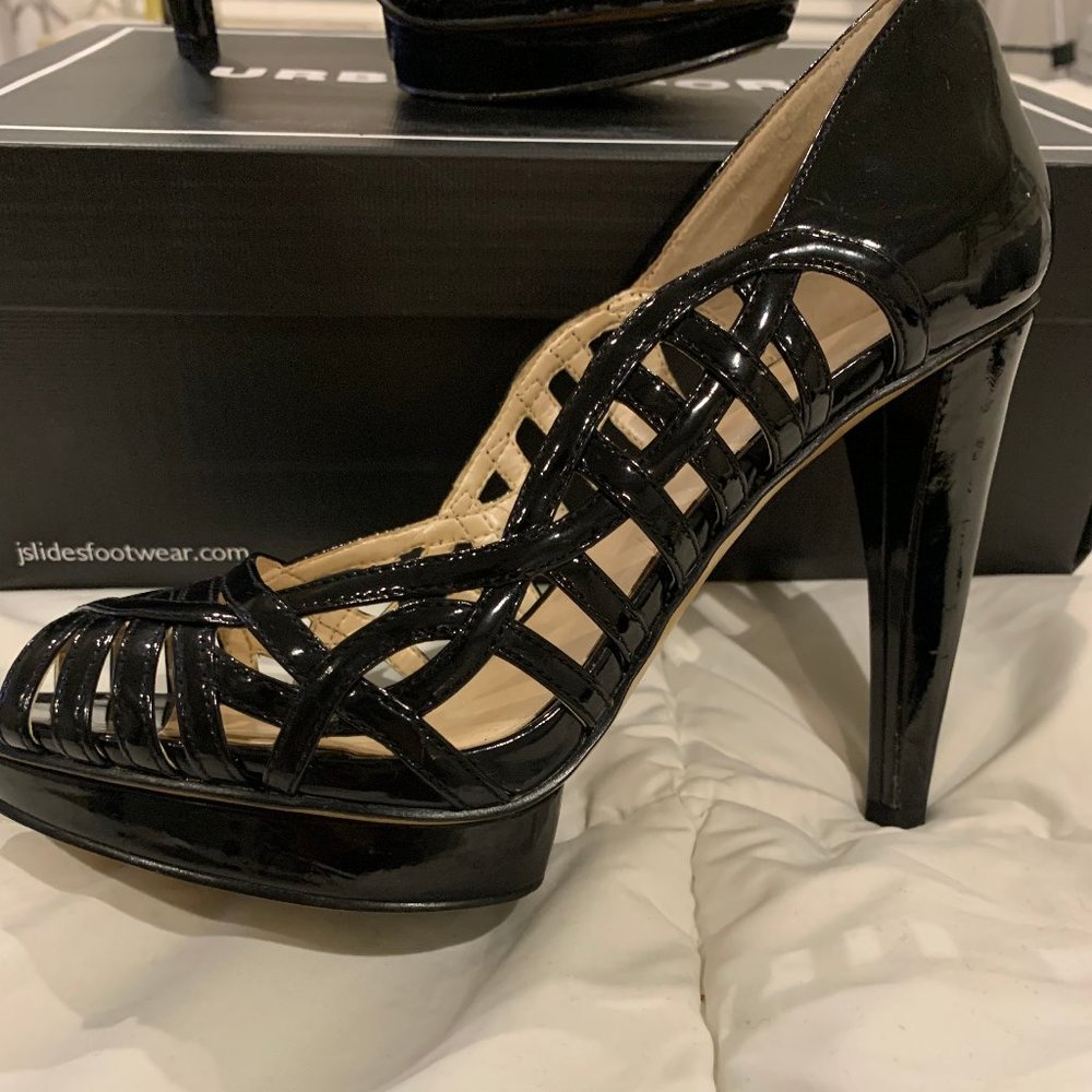 7.5M Black Patented Leather Cut Out with 4 inches High Heel and 1/2 Platform